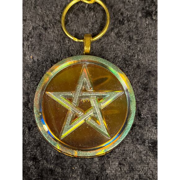 Holographic Orgonite Keychain with Copper, Shunghite and Pentacle - Picture 4 of 5